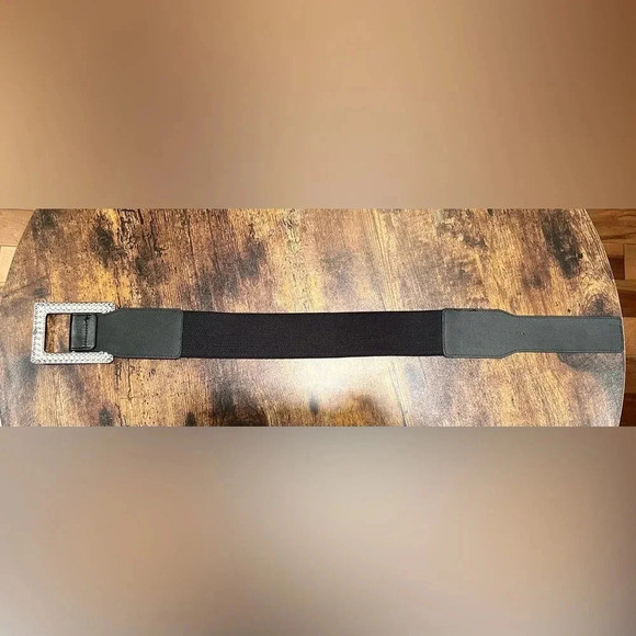 Rhinestone women’s stretch belt. Size: 28”. - Picture 5 of 11